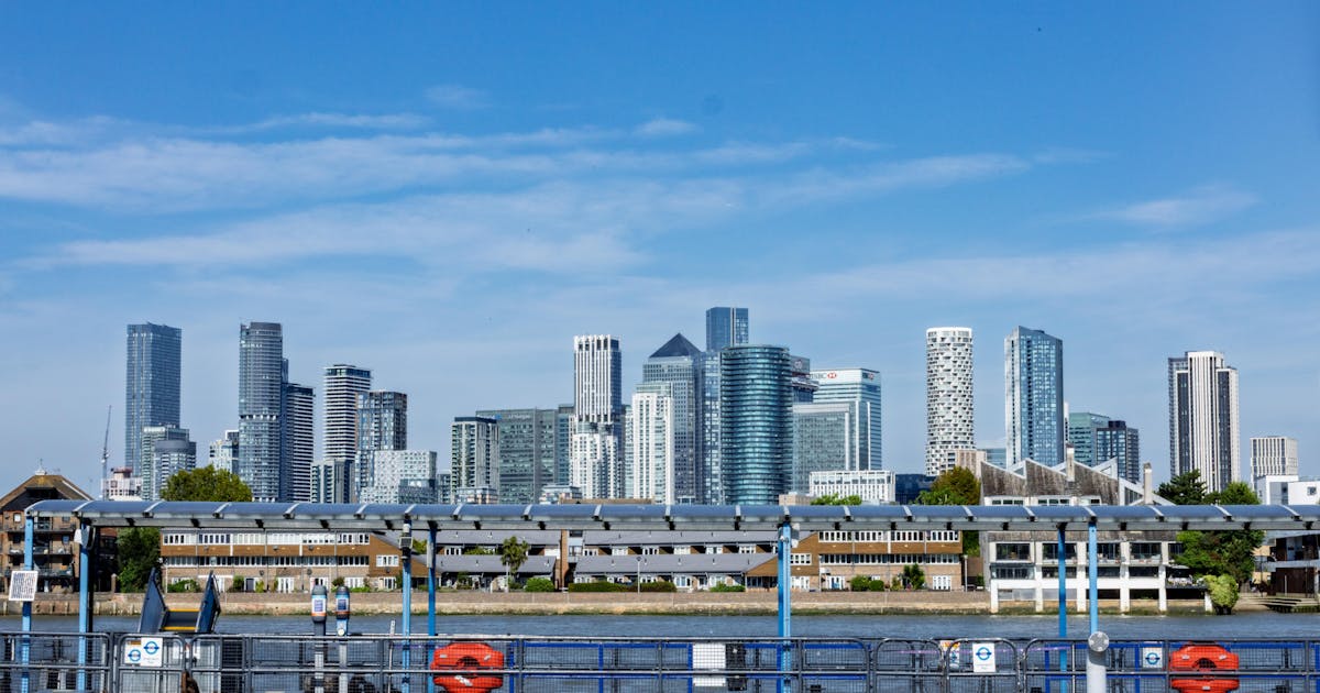 United Kingdom — FTSE 100 Edges Lower on June 4 Amid Middle East Tensions